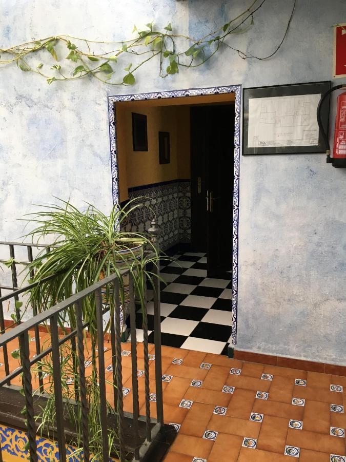 Pension Lisdos Σεβίλλη Εξωτερικό φωτογραφία