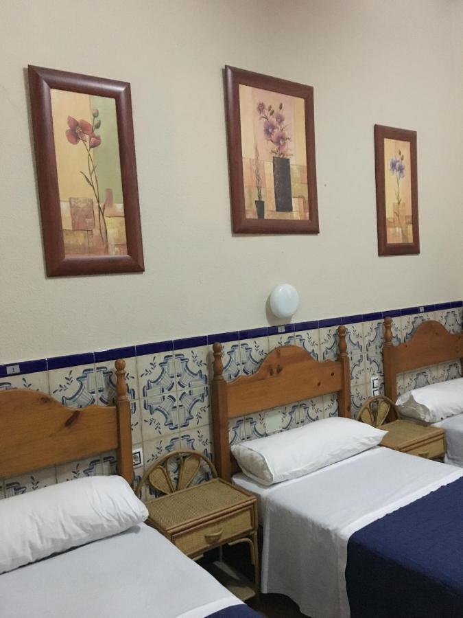 Pension Lisdos Σεβίλλη Εξωτερικό φωτογραφία